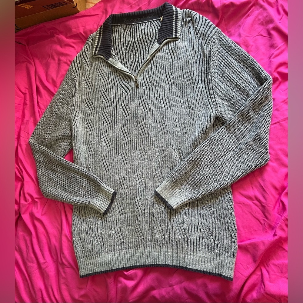 #24 Tommy Bahama sweater - Picture 2 of 9